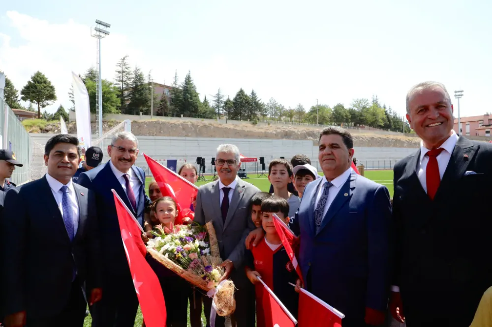 ALTUNHİSAR’DA SPOR ALTYAPISINA DEV YATIRIM: MODERN FUTBOL SAHASI HİZMETE GİRDİ