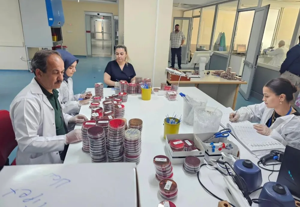 NİĞDE’DE MİKROBİYOLOJİ LABORATUVARI YENİ YERİNDE HİZMET VERMEYE BAŞLADI