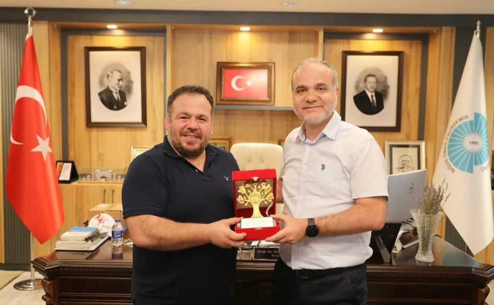 İŞİTME ENGELLİLER DÜNYA ŞAMPİYONU ÖĞRENCİDEN NÖHÜ’YE ANLAMLI ZİYARET