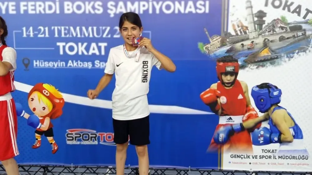 ÇAMARDILI BOKSÖR TÜRKİYE ÜÇÜNCÜSÜ OLDU