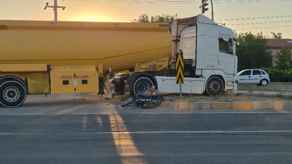 TIRIN ALTINDA KALAN MOTOSİKLET SÜRÜCÜSÜ HAYATINI KAYBETTİ