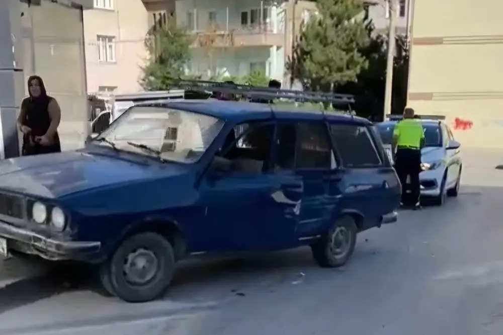 NİĞDE’DE ERDEMLİ SOKAKTA TRAFİK KAZASI