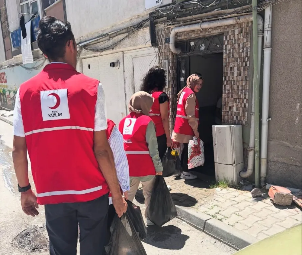 NİĞDE’DE KIZILAY, YAŞLI VE ENGELLİ VATANDAŞLARI UNUTMADI