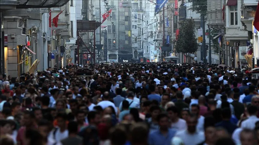 TÜRKİYE’DE KADINLAR ERKEKLERDEN 5,2 YIL DAHA UZUN YAŞIYOR!