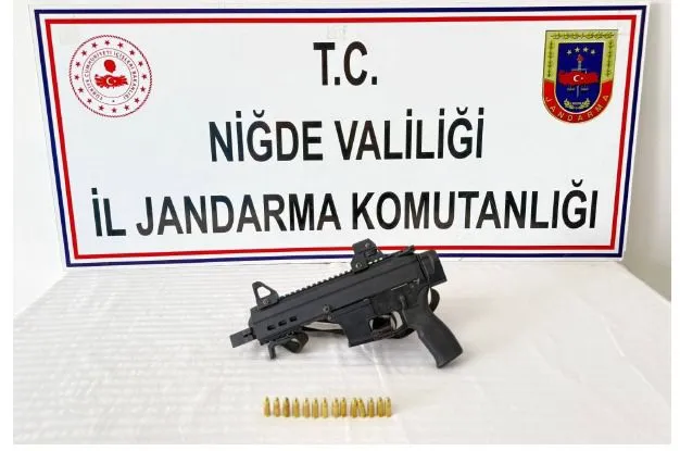 KARAATLI’DA MİNİ UZİ YAKALANDI