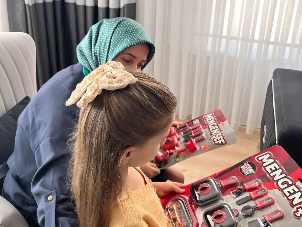 NİĞDE’DE KORUYUCU AİLEYE MORAL VE DESTEK