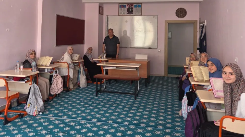 NİĞDE’DE HAFIZLIK HAZIRLIK KURSUNA MORAL ZİYARETİ