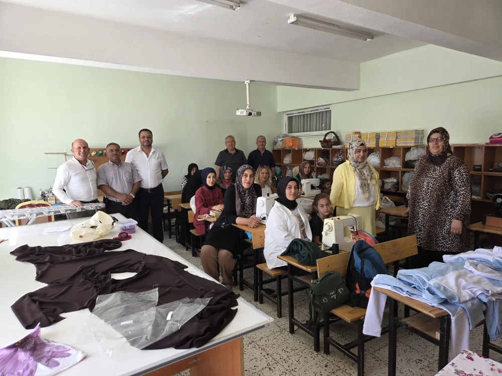 SAZLICA ORTAOKULU’NDA GİYİM ÜRETİM KURSUNA İLGİ BÜYÜK