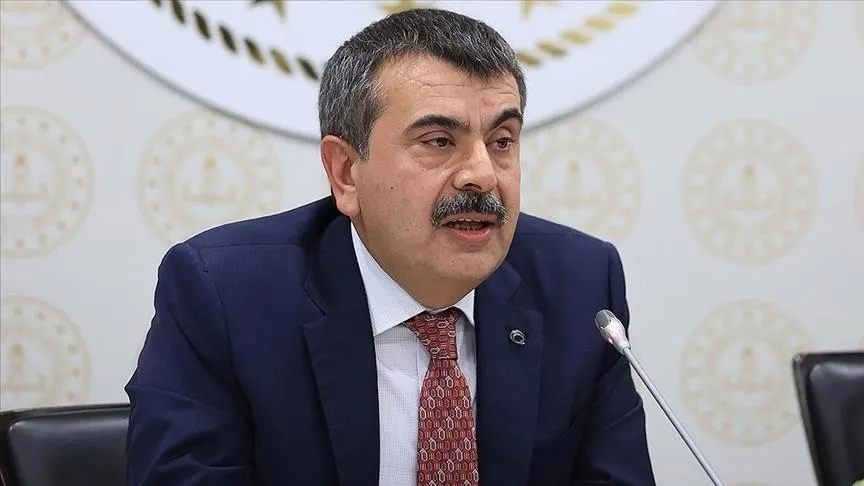 BAKAN TEKİN: “GRAMER EZBERİYLE DİL ÖĞRENİLMEZ”