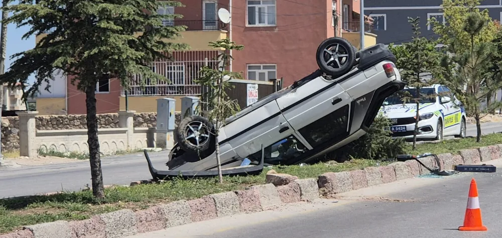 NİĞDE’DE KÖPEĞE ÇARPMAMAK İÇİN TAKLA ATTI: 1 YARALI (VİDEO HABER)
