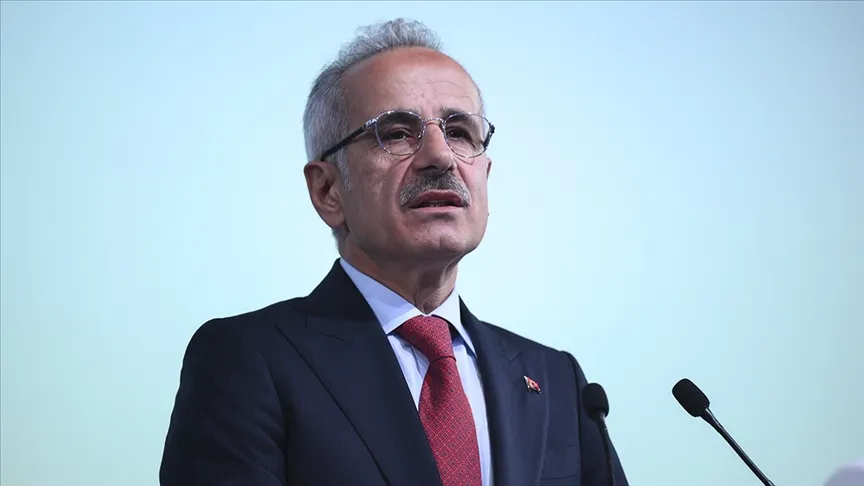 BAKAN URALOĞLU: AFET KONUTLARI İÇİN YOLLARIN BÜYÜK KISMI BİTTİ