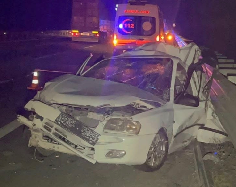 NİĞDE’DE OTOYOLDA CAN PAZARI: 3 KİŞİ HAYATINI KAYBETTİ