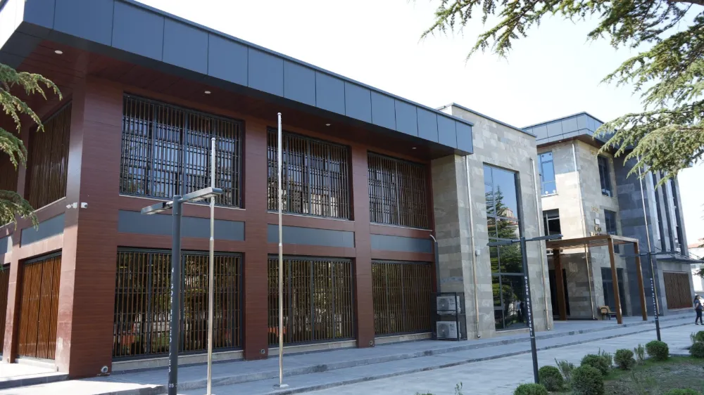 NİĞDE’DE ÇİFTE AÇILIŞ: KÜTÜPHANE VE KADIN YAŞAM MERKEZİ HİZMETTE