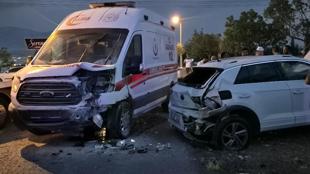 NİĞDE YEŞİLBURÇ KÖYÜ GİRİŞİNDE ZİNCİRLEME KAZA