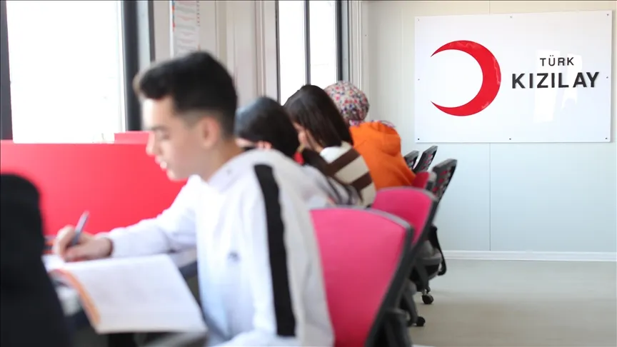  KIZILAY KÜTÜPHANELERİNDE SINAVA HAZIRLANAN 504 ÖĞRENCİ ÜNİVERSİTEYE KABUL EDİLDİ