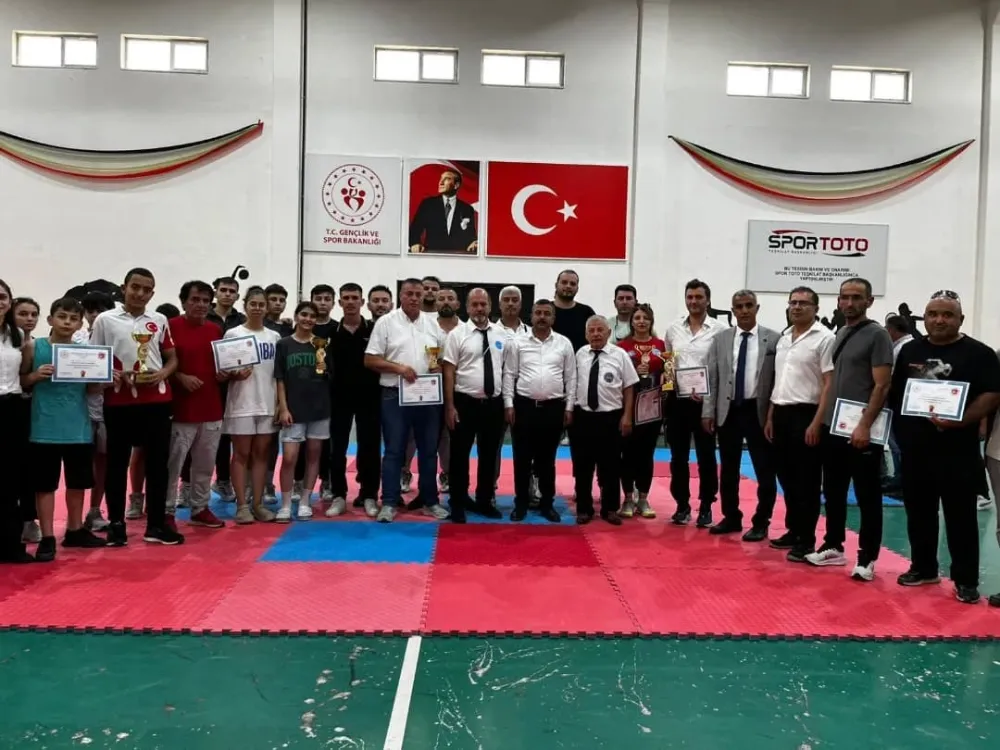ÇİFTLİK’TE KICK BOKS COŞKUSU: 117 SPORCU MÜCADELE ETTİ