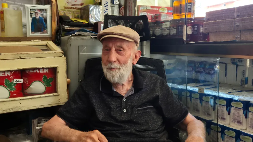 NİĞDE’DE BİR ESNAF EFSANESİ: 91 YAŞINDA, 76 YILDIR BAKKALLIK YAPIYOR (VİDEO HABER)