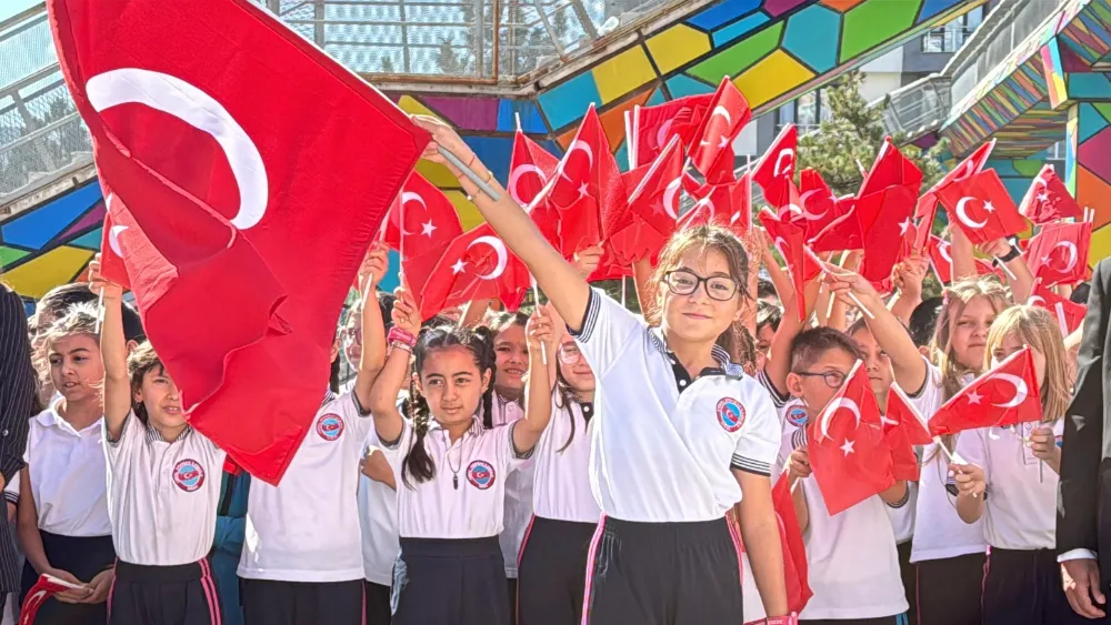 NİĞDE’DE 2025-2026 EĞİTİM ÖĞRETİM YILI TÖRENLE BAŞLADI (VİDEO HABER)