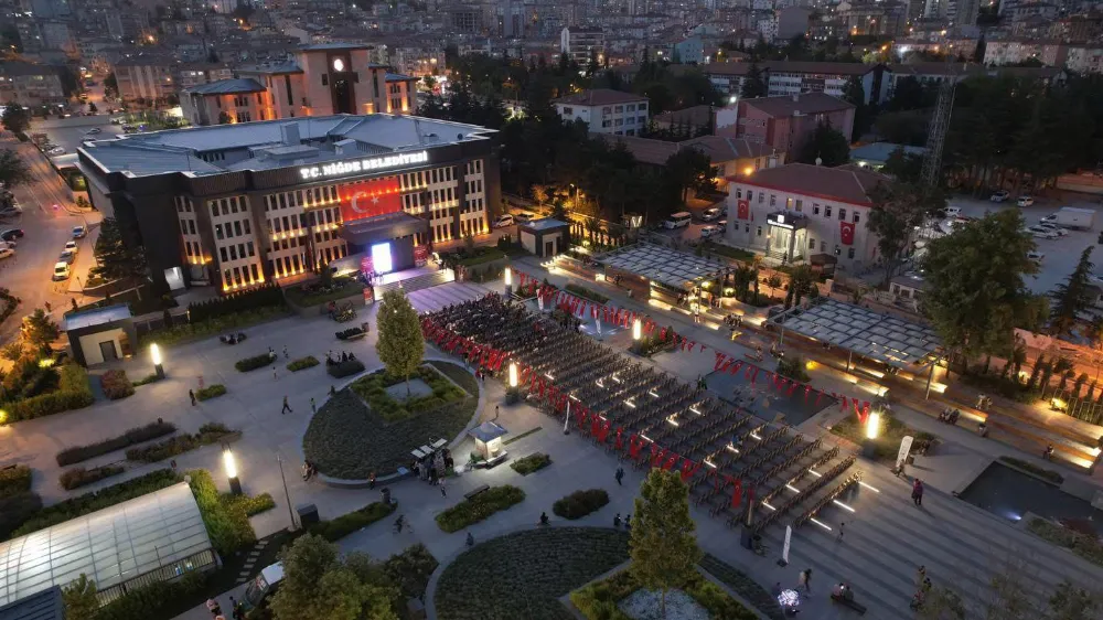 NİĞDE BAYRAĞINI AL GEL