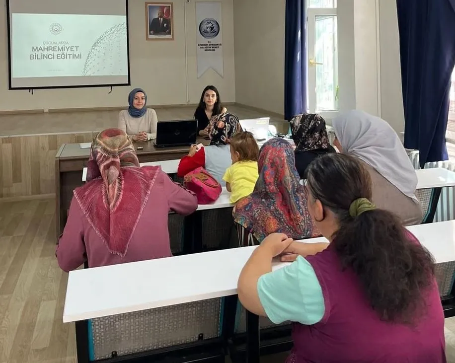 ALTUNHİSAR’DA “ÇOCUKLARDA MAHREMİYET BİLİNCİ” EĞİTİMİ