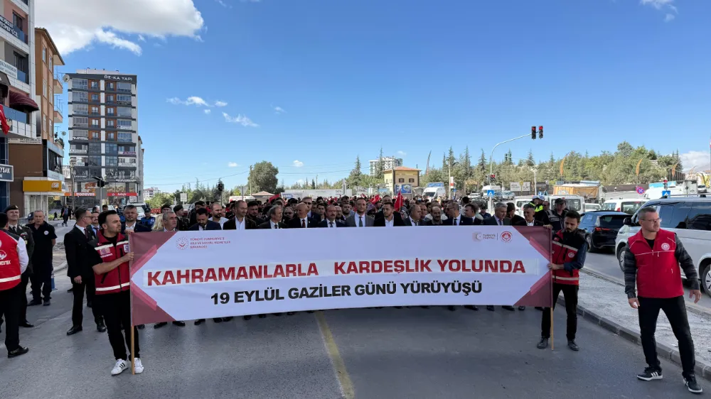 NİĞDE’DE 19 EYLÜL GAZİLER GÜNÜ TÖREN VE YÜRÜYÜŞLERLE KUTLANDI (VİDEO HABER)