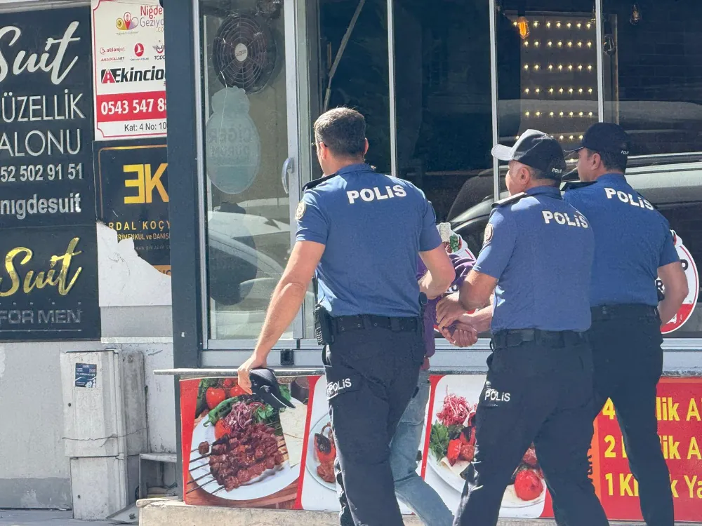NİĞDE’DE POLİSE BIÇAK ÇEKEN ZANLI GÖZALTINA ALINDI
