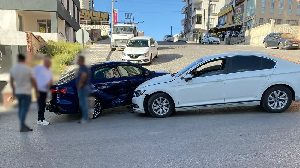 NİĞDE’DE SERİN SOKAK’TA TRAFİK KAZASI