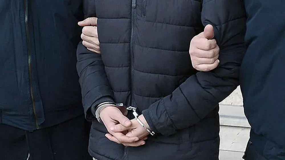 NİĞDE’DE 37 YIL 7 AY HAPİS CEZASI BULUNAN HÜKÜMLÜ YAKALANDI